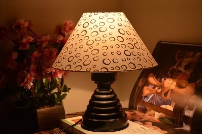 Yashasvi Cricular Groove Table Lamp